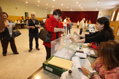 La socialista Camino Cabañas busca la reelección en el Ayuntamiento de San Andrés del Rabanedo. DL