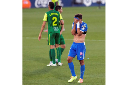 El getafense Jaime Mata lamenta el empate frente al Eibar. RODRIGO JIMÉNEZ