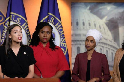 Alexandria Ocasio-Cortez, Ayanna Pressley, Rashida Tlaib e Ilhan Omar, durante una rueda de prensa en el Capitol, en Washington.