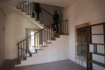 Interior del Torreón de los Ponce, con la estrecha escalera que une los cinco pisos. FERNANDO OTERO