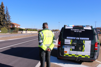 Una patrulla de la Guardia Civil en un control de alcoholemia. SUBDELEGACIÓN DEL GOBIERNO