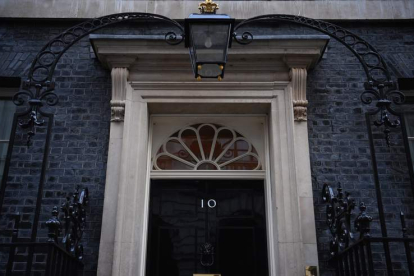 Imagen de la puerta de la residencia del primer ministro británico. NEIL HALL