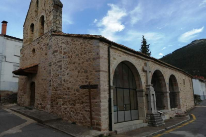 La iglesia de Santa María acogerá el futuro museo del Instituto Bíblico y Oriental de Cistierna. CAMPOS