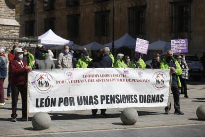 Concentración de pensionistas. F. Otero Perandones.