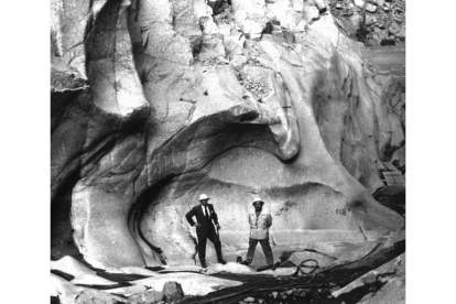 La llamada Marmita Gigante, en el estrechón de Bárcena, en 1955, al comenzar las obras de la presa | CHMS