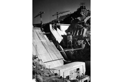 La presa de Bárcena en obras, a comienzos de 1958| Col. CHMS