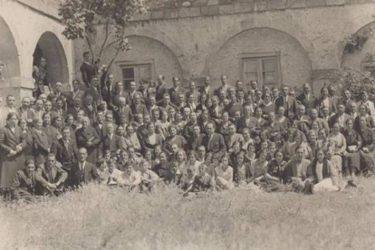 Maestros en el claustro del convento de San Agustín, en 1924 | D. Vergara