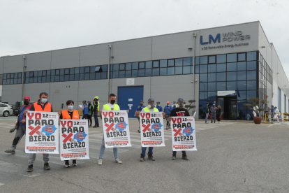 Protesta en la factoría de LM. L. DE LA MATA