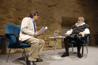 Entrevista con Cervantes Eduardo Aguirre en el palacio conde luna. JESÚS F. SALVADORES