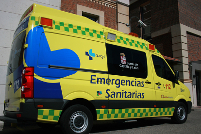 Una ambulancia del Sacyl. DL