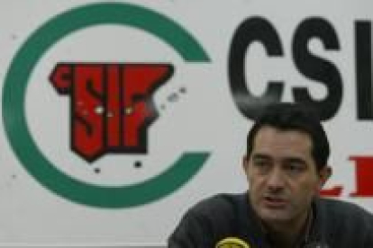 Carlos García, durante su intervención en la rueda de prensa celebrada ayer en la sede del sindicato