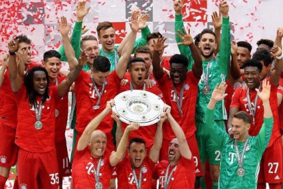 Los jugadores del Bayern celebran el título de la Bundesliga.
