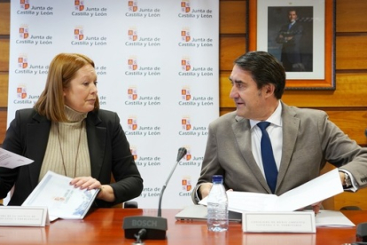 El consejero de Medio Ambiente, Vivienda y Ordenación del Territorio, Juan Carlos Suárez-Quiñones, y la consejera de Movilidad y Transformación Digital, María González Corral, presentan la Campaña de Vialidad Invernal 2023-2024. ICAL