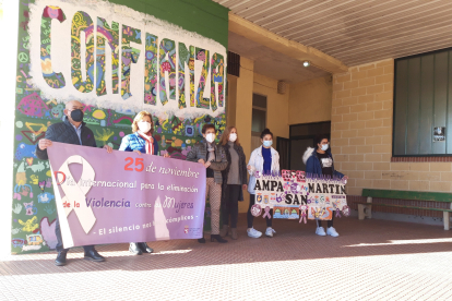 El Día Internacional de la Eliminación de la Violencia contra la Mujer se han concentrado en los centros escolares de Mansilla de las Mulas. AYUNTAMIENTO DE MANSILLA