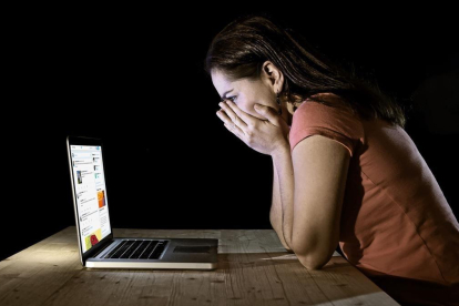 Las niñas tienen más probabilidades de sufrir ciberacoso, según la UNESCO.