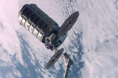 La nave 'Cygnus', momento después de separarse de la Estación Espacial Internacional (ISS).