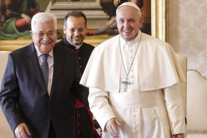 El Papa Francisco y el presidente palestino Mahmoud Abás, en el Vaticano.