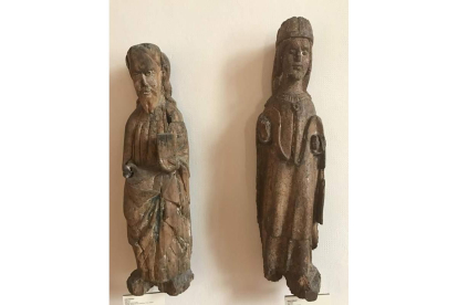 San Pedro y San Pablo, siglo XII, dos esculturas de madera policromada, procedentes del pueblo de Zacos.