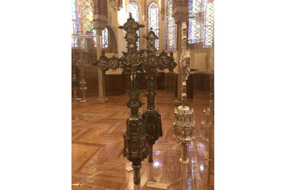 Colección de cruces procesionales. En la imagen, las de Piobueno, Posada y Torre de la Valduerna y Torre del Valle.