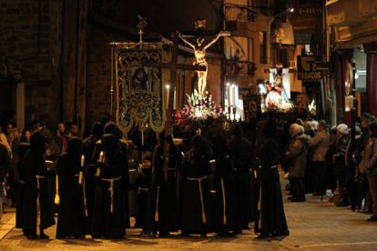 Vía Crucis Procesional organizado por Nuestro Padre Jesús Nazareno, el Lunes Santo. Secundino Pérez