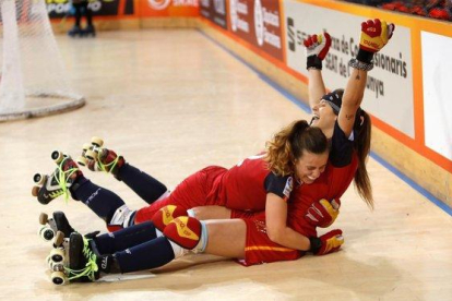 Las jugadores españolas celebran la victoria en la final de los World Roller Games.