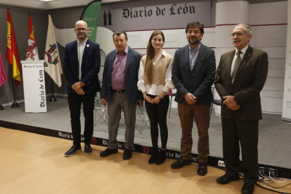 Fernando Escalante, Francisco Jorquera, Tania Payo, José Luis Mauriz y Estanislao de Luis Calabuig, en el Club de Prensa. FERNANDO OTERO