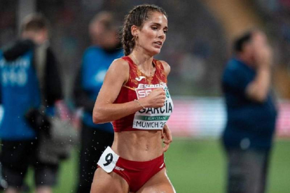 La atleta leonesa Marta García, un paso más cerca del Europeo. DL