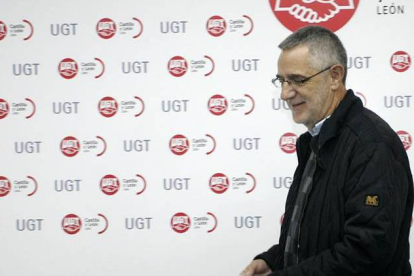 El secretario autonómico de UGT, Agustín Prieto, presenta la campaña del sindicato contra las políticas del Gobierno sobre pensiones, presupuesto y reforma local