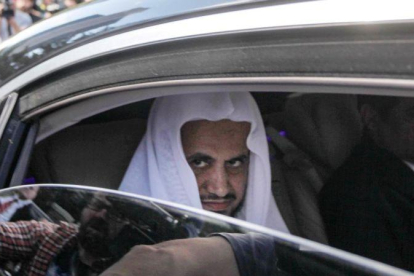 El fiscal general de Arabia Saudi, Saud al Moyeb, abandona el consulado saudi en Estambul el pasado 30 de octubre.