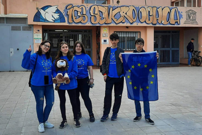 Alumnos y profesores viajaron de La Pola a Granada. DL