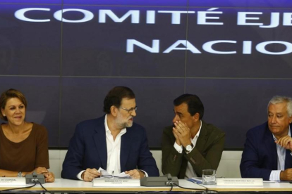 Mariano Rajoy y varios integrantes de la cúpula del PP en la reunión del comité ejecutivo conservador.