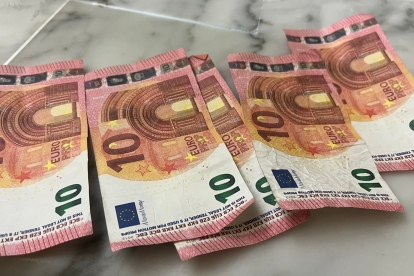 Billetes de 10 euros falsos. POLICÍA MUNICIPAL