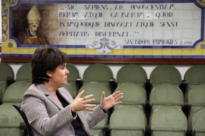 La exvicepresidenta del gobierno Soraya Sáenz de Santamaría pronuncia una conferencia en la Universidad de León.