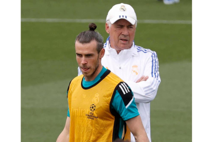 Bale, junto a Ancelotti, se despide «agradecido» del Madrid. HIDALGO