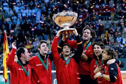 España se consagró como la mayor potencia del tenis mundial del siglo XXI tras conseguir su quinto título de la Copa Davis. Foto: JULIO MUÑOZ/EFE