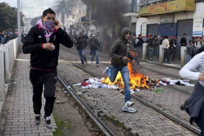 El mundo árabe se echó a la calle para comenzar una revolución contra la represión y entrar en una nueva era. En la imagen, la ciudad de Túnez donde comenzó la “primavera árabe”. Foto: ALBERT BERTRAN