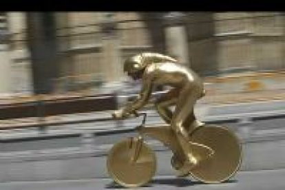 León se convertirá, el próximo mes de septiembre, en el punto de salida de la Vuelta Ciclista a España. Por ese motivo, estos días se rueda el anuncio promocional en la ciudad.