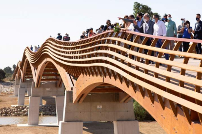 Inauguración de la pasarela peatonal sobre el río Guadalhorce, la más grande de Europa. CARLOS DÍAZ