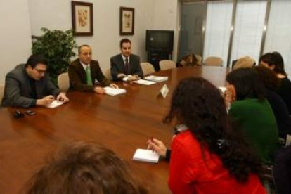 Alejandro García, de la Fape, el secretario José Miguel Carbajosa y el magistrado Óscar Hernáiz, en