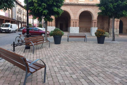 Imagen de la plaza Mayor de Santa María del Páramo. DL