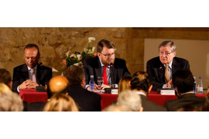 Luis Gutiérrez, Daniel Ureña y Francisco Canseco, ayer durante el debate. MARCIANO PÉREZ