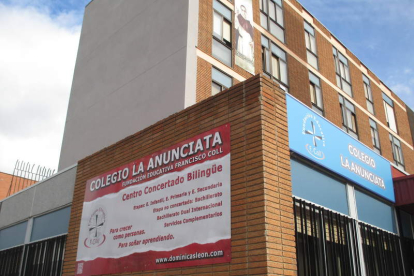 El centro está ubicado en la calle Azorín, ya en Trobajo del Camino.