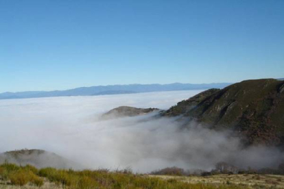 Imágenes tomadas desde la subida a Ferradillo. La Comarca de El Bierzo entre la niebla. La olla berciana permanece invisible durante todo el día por un manto de nubes | José Sánchez