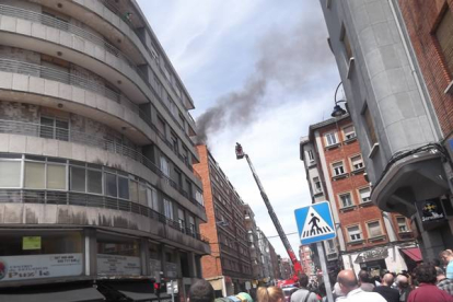 Foto enviada por Leninyer José Franco, durante el incendio ocurrido recientemente en la calle San Mamés.