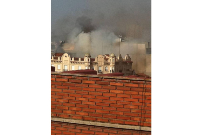 Incendio en el Ayuntamiento de León. Foto: Carmen.
