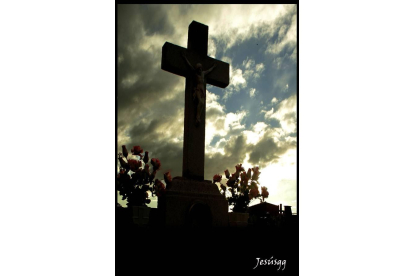 Los Santos: flores para la memoria | Jesús.