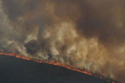 IMÁGENES: Las llamas arrasan la Cabrera