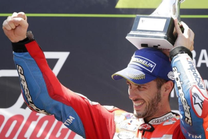 El italiano Andrea Dovizioso (Ducati) celebra su triunfo en Montmeló.
