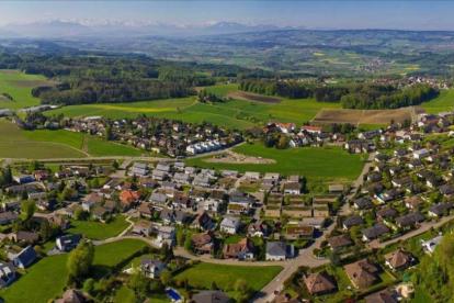 Vista parcial del pueblo suizo de Oberwill-Liel.