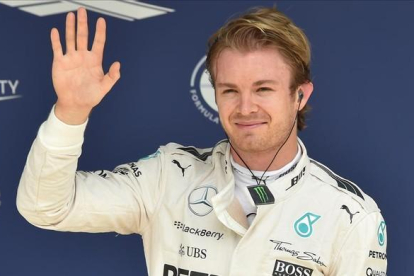 Rosberg celebra su 'pole' en Brasil.
